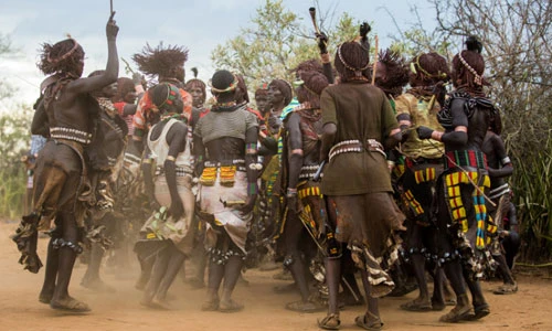 Những bộ tộc nguyên thủy ở thung lũng Omo qua ảnh