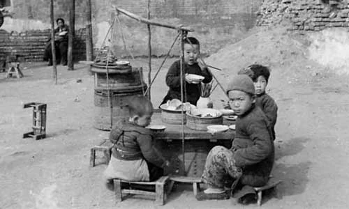 Khung cảnh phố cổ Bắc Kinh hồi những năm 1940