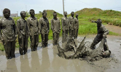 Chùm ảnh "khổ luyện" của Cảnh sát vũ trang Trung Quốc 