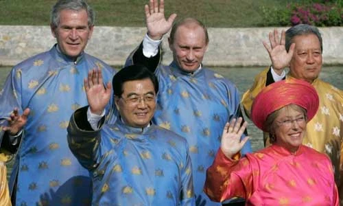 Lạ lẫm các lãnh đạo thế giới mặc trang phục truyền thống