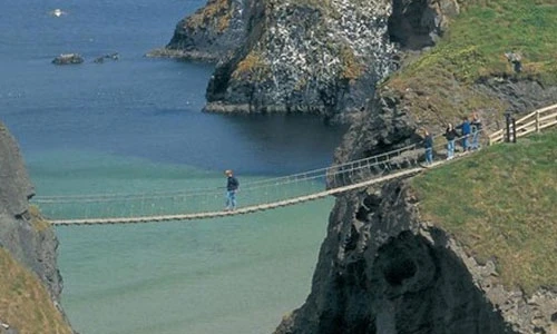 10 cây cầu đi bộ nguy hiểm nhất thế giới
