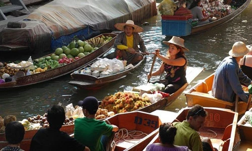 Khung cảnh nhộn nhịp tại các chợ nổi ở châu Á