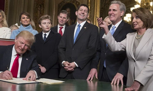 "Soi" cậu út nhà ông Donald Trump tại lễ nhậm chức của bố