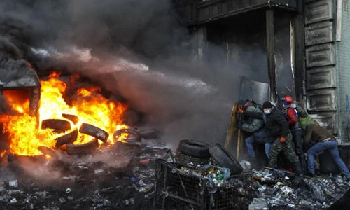 Một năm đầy biến động của Ukraine qua ảnh