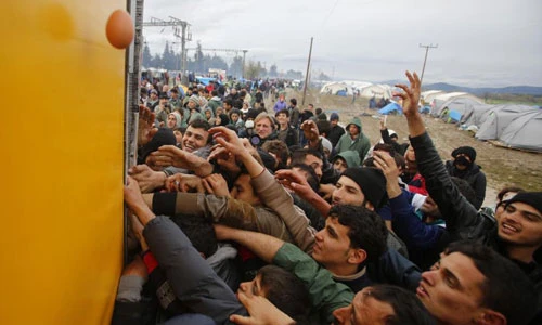 Cảnh người tị nạn mắc kẹt ở biên giới Hy Lạp-Macedonia