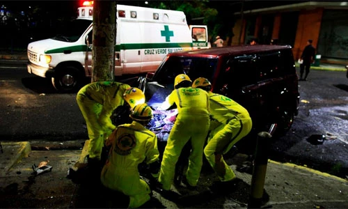 Ảnh: Nhọc nhằn công việc của nhân viên cứu hộ ở El Salvador