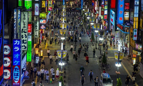 Đêm nhộn nhịp ở phố đèn đỏ nổi tiếng nhất Nhật Bản