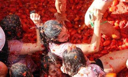Lễ hội ném cà chua ở Tây Ban Nha qua ảnh