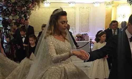 Hoa mắt đám cưới xa hoa của con trai tỷ phú Nga