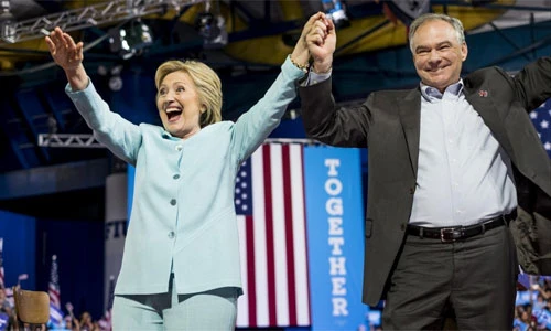 Chùm ảnh bà Hillary Clinton vận động tranh cử cùng phó tướng