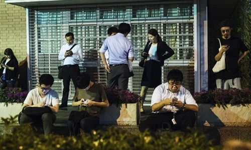 Chùm ảnh cơn sốt Pokemon Go càn quét giới trẻ Nhật Bản