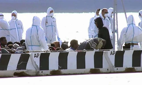 Chùm ảnh vụ lật tàu kinh hoàng ở Địa Trung Hải