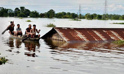 Chùm ảnh lũ lụt hoành hành ở Nam Á, hơn 100 người chết