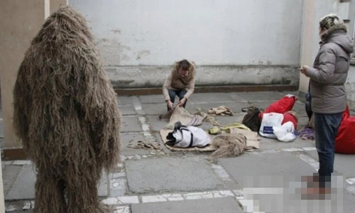 Soi trang phục ngụy trang “nấm lùn” của lính bắn tỉa Ukraine