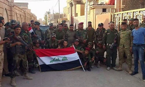 Ảnh quân đội Iraq ăn mừng chiến thắng giòn giã ở Anbar