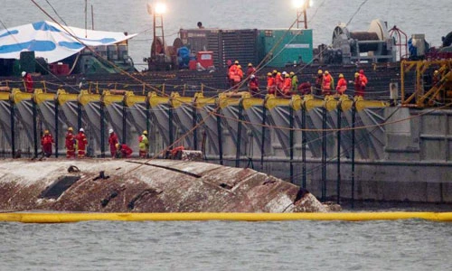 Cận cảnh phà Sewol sau 3 năm chìm sâu ở đáy biển