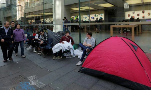 Cảnh vạ vật xếp hàng mua iPhone 7 trên thế giới