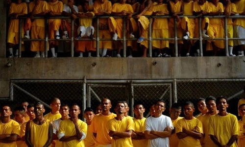 Cuộc sống trong tù của những tội phạm xăm mặt