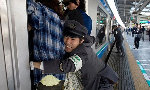 Ảnh: Nghẹt thở cảnh đi làm giờ cao điểm ở các nước