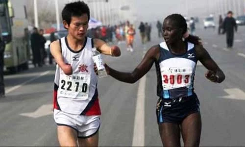 15 nghĩa cử cao cả lay động lòng người trên thế giới