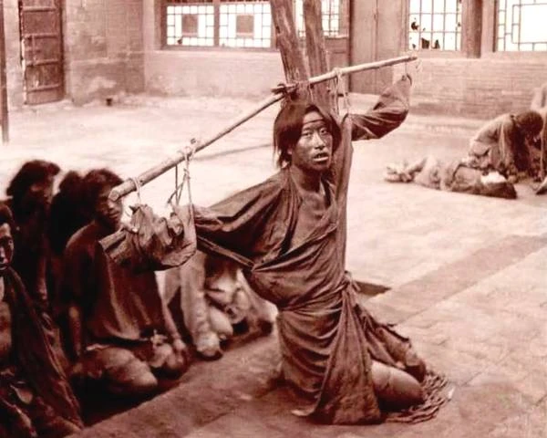 Ảnh độc: Phạm nhân thời nhà Thanh chịu hình phạt thế nào? 