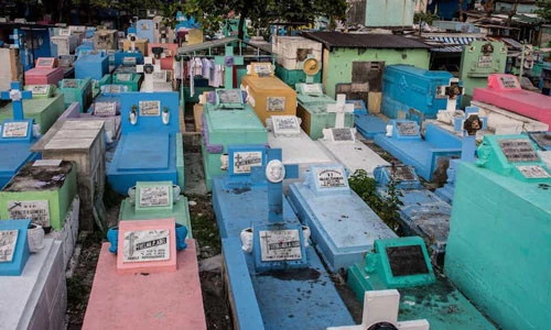 Chùm ảnh dân nghèo Philippines sống giữa nghĩa địa