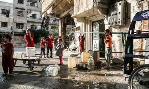 Ảnh: Cuộc sống khốn khó ở thị trấn Syria bị bao vây 