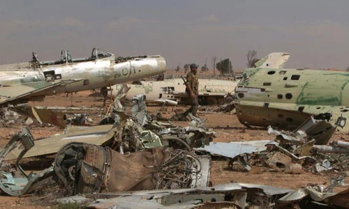 Ảnh nóng rẫy ở sân bay quân sự Tabqa mới giải phóng