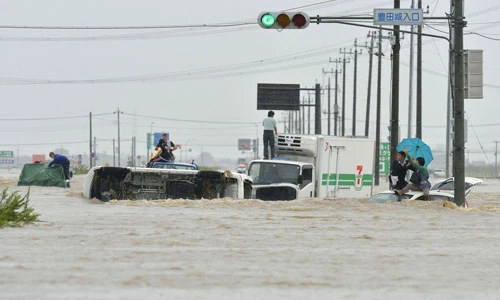 Hình ảnh mới nhất về lũ lụt ở Nhật Bản