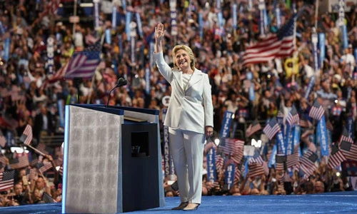 Bà Hillary Clinton nhận đề cử trở thành ứng viên tổng thống