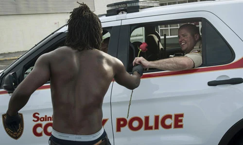 Khoảnh khắc lạ trong các cuộc biểu tình ở Mỹ