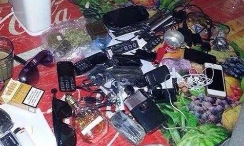 Cuộc sống đế vương trong nhà tù Pháp