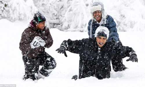 Khoảnh khắc Tổng thống Mỹ Obama vui đùa bên con gái