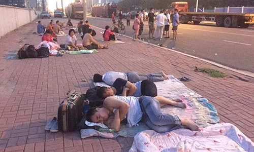 Thảm cảnh màn trời chiếu đất sau vụ nổ ở Thiên Tân