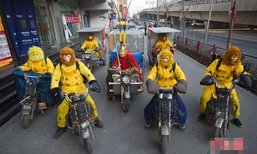 Độc đáo dịch vụ Tôn Ngộ Không giao hàng ngày Tết