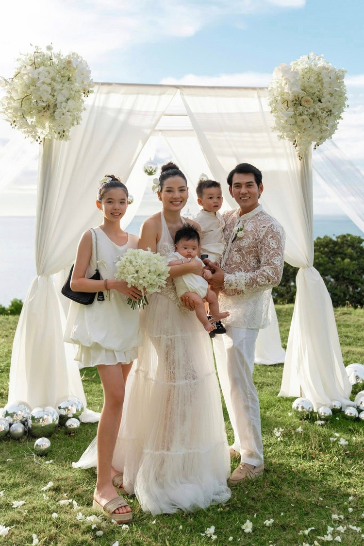Những hình ảnh Phương Trinh Jolie tự tin diện bikini hay những bộ cánh khoe khéo vóc dáng nuột nà nhanh chóng thu hút hàng chục nghìn lượt yêu thích và bình luận trên mạng xã hội. Ảnh: FB Phương Trinh Jolie 6-1770.jpg