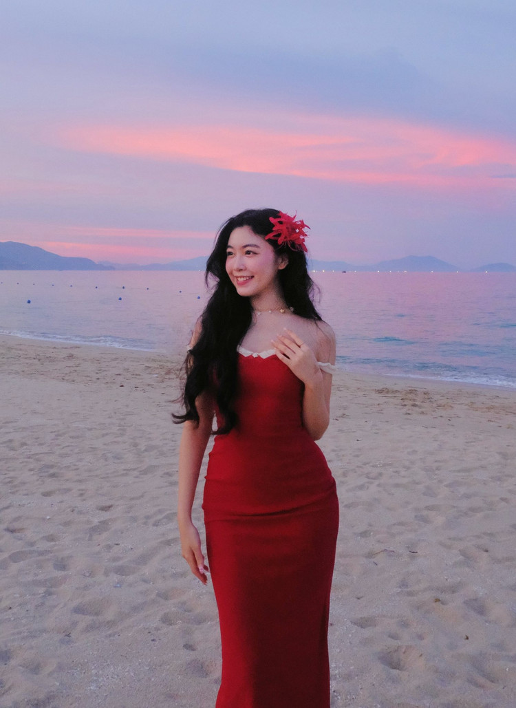 Con gái Quyền Linh sở hữu vẻ đẹp trong trẻo, tự nhiên nhưng không kém phần quyến rũ. 3.jpg