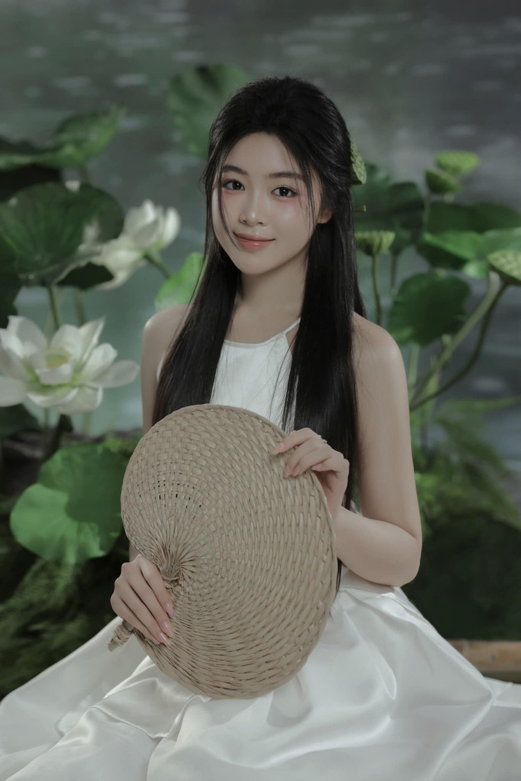 Lọ Lem nổi tiếng với kênh TikTok 1,8 triệu lượt theo dõi và tài khoản Instagram gần 600.000 lượt theo dõi. 8.jpg