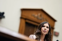 Ông Trump sa thải Bộ trưởng An ninh Nội địa sau chỉ trích truy quét nhập cư