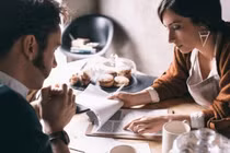 Thốt ra 4 câu này khi vay tiền chứng tỏ EQ cực thấp