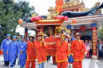 Cá Ông dạt bờ Lý Sơn, bí ẩn nghi lễ trăm năm văn hóa biển