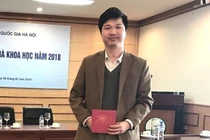 PGS.TS Lê Hoàng Sơn – Chọn ở lại để khoa học Việt đi xa