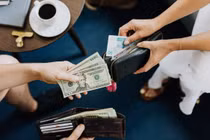 EQ cao không nỡ nói “không”, vẫn từ chối vay tiền cực khéo