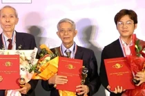 PGS.TSKH. Vũ Cao Minh chắt chiu từng giọt nước mưa, hồi sinh cho đá