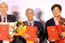 PGS.TSKH. Vũ Cao Minh chắt chiu từng giọt nước mưa, hồi sinh cho đá