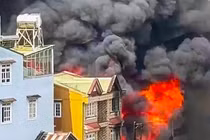  Cháy lớn ở Đà Lạt, khói lửa bốc cao hàng chục mét