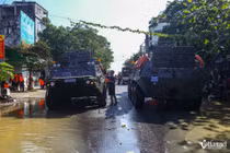 Cận cảnh dàn xe đặc chủng của công an giải cứu người dân Hà Nội bị ngập lụt 