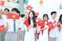 Các học sinh cùng vui hòa nhịp trong khúc hát về Trường Tự nhiên.