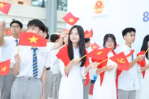 Các học sinh cùng vui hòa nhịp trong khúc hát về Trường Tự nhiên.