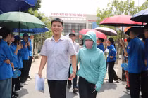 Đề thi tiếng Anh vào 10 dễ bất ngờ, có thí sinh chỉ làm 10 phút